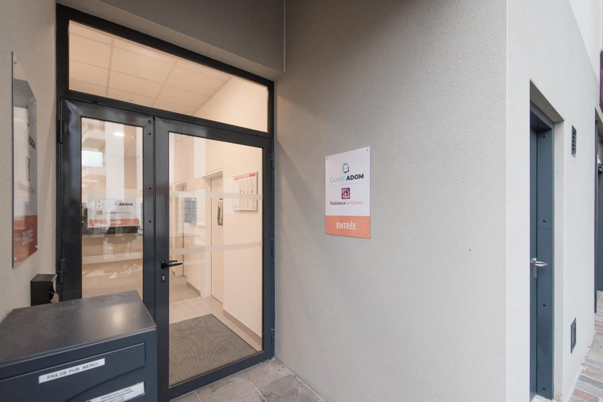 CAMILLE - Studio proche gare, wifi, arrivée 24 24 Le Mans Exterior foto